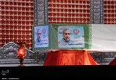 وداع باشکوه با سرلشکر شهید ایزدی در حرم حضرت معصومه(س) + تصاویر