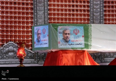 وداع باشکوه با سرلشکر شهید ایزدی در حرم حضرت معصومه(س) + تصاویر