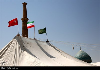 برافراشتن خیمه حسینی زیر سایه گنبد فیروزه‌ای امامزاده هارونیه