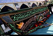 برافراشتن خیمه حسینی زیر سایه گنبد فیروزه‌ای امامزاده هارونیه