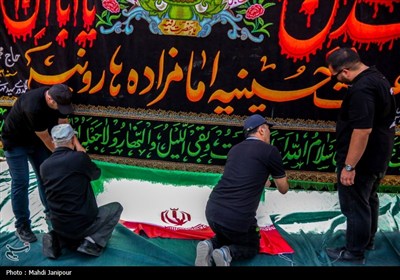 برافراشتن خیمه حسینی زیر سایه گنبد فیروزه‌ای امامزاده هارونیه