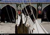 برافراشتن خیمه حسینی زیر سایه گنبد فیروزه‌ای امامزاده هارونیه