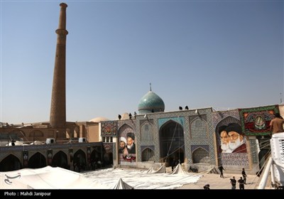 برافراشتن خیمه حسینی زیر سایه گنبد فیروزه‌ای امامزاده هارونیه