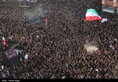 دسته حسینیه متفاوت زنجانیها/ حضور با غسل شهادت تا اهتزار پرچمهای ایران