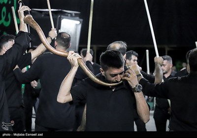مراسم عزاداری شاه حسین گویان شب تاسوعای حسینی در ارومیه