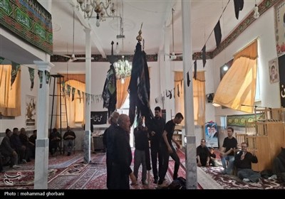 علم‌های یک و نیم قرن بیدسک خراسان جنوبی