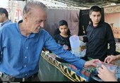 خدمت‌رسانی موکب‌ها به عزاداران حسینی در سنندج+تصویر