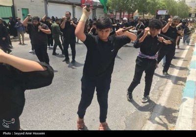 حرکت دسته‌جات عزاداران بوشهری‌ها در تاسوعا حسینی