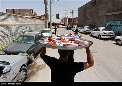 آیین سنتی توزیع نذری در روستای بارچان-اصفهان