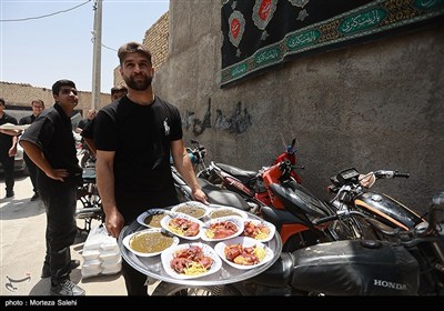 آیین سنتی توزیع نذری در روستای بارچان-اصفهان
