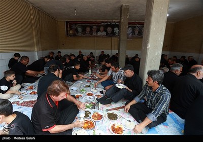 آیین سنتی توزیع نذری در روستای بارچان-اصفهان