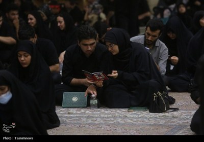 قرائت زیارت ناحیه مقدسه در حرم بانوی کرامت