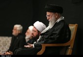 قائد الثورة الإسلامیة یشارک فی مراسم عزاء لیلة عاشوراء فی حسینیة الإمام الخمینی (رض)