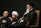قائد الثورة الإسلامیة یشارک فی مراسم عزاء لیلة عاشوراء فی حسینیة الإمام الخمینی (رض)