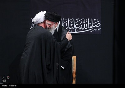 مراسم عزادارای شب عاشورای حسینی(ع) در حسینیه امام خمینی(ره) با حضور رهبر معظم انقلاب
