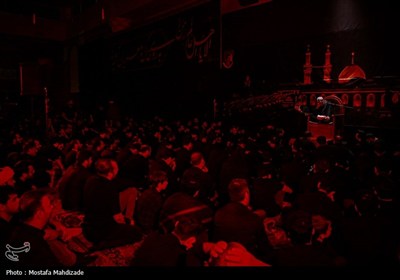 عزاداری شب عاشورای حسینی در مسجد جمکران
