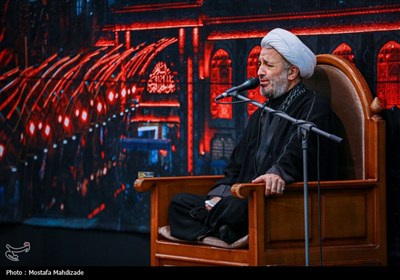 عزاداری شب عاشورای حسینی در مسجد جمکران