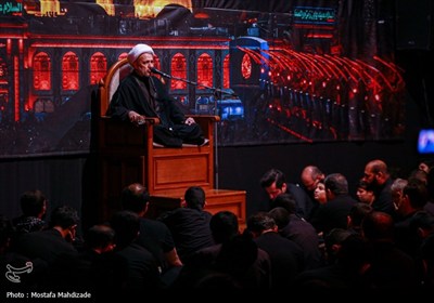 عزاداری شب عاشورای حسینی در مسجد جمکران