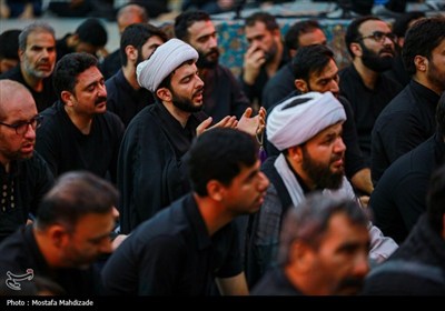 عزاداری شب عاشورای حسینی در مسجد جمکران