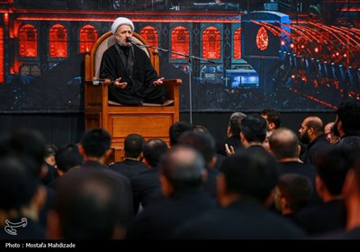 عزاداری شب عاشورای حسینی در مسجد جمکران