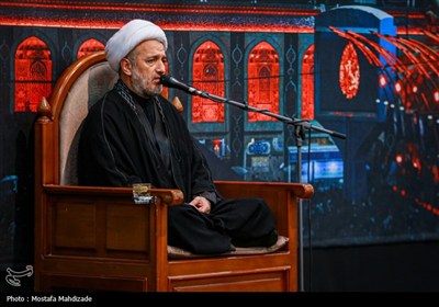 عزاداری شب عاشورای حسینی در مسجد جمکران