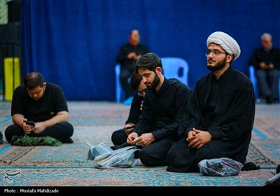 عزاداری شب عاشورای حسینی در مسجد جمکران