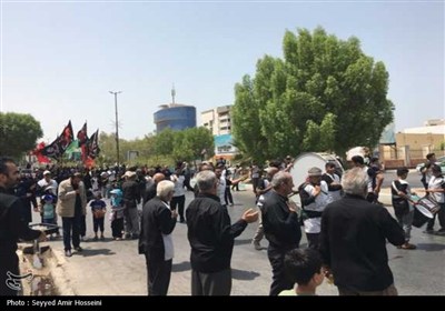 حرکت عزاداران در عاشورا حسینی در بوشهر