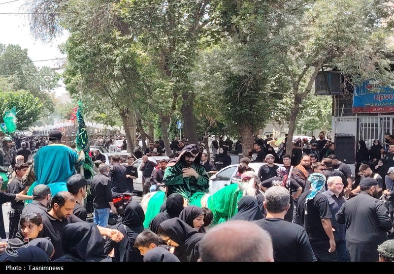 کاروان تعزیه سنتی در دولت‌آباد شهرری در ظهر عاشورا+فیلم