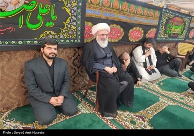 اقامه نماز ظهر عاشورای عزاداران بوشهری