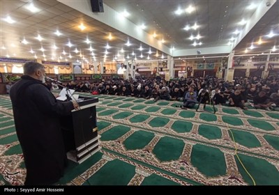 اقامه نماز ظهر عاشورای عزاداران بوشهری