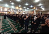 اقامه نماز ظهر عاشورای عزاداران بوشهری