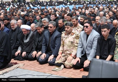 اردبیلِ سربلند؛ نماز ظهر عاشورا با شکوه‌تر از همیشه در دارالارشاد و دارالعباس