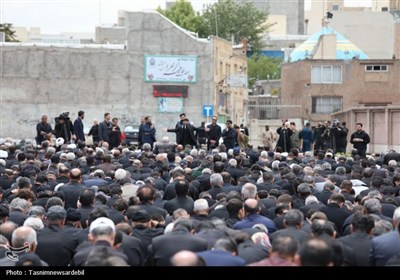 اردبیلِ سربلند؛ نماز ظهر عاشورا با شکوه‌تر از همیشه در دارالارشاد و دارالعباس