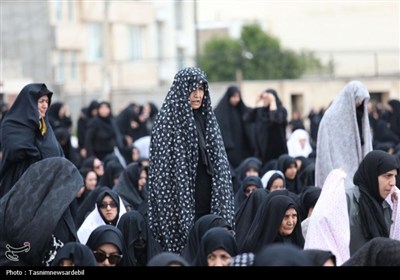 اردبیلِ سربلند؛ نماز ظهر عاشورا با شکوه‌تر از همیشه در دارالارشاد و دارالعباس