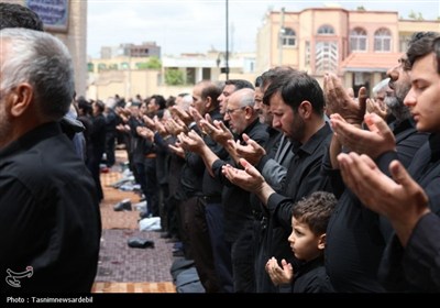 اردبیلِ سربلند؛ نماز ظهر عاشورا با شکوه‌تر از همیشه در دارالارشاد و دارالعباس