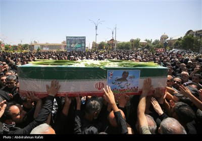 مراسم تشییع پیکر سرباز وظیفه شهید عباس حیدری در همدان