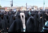 نماز ظهر عاشورا با حضور عاشقان اباعبدالله(ع) در زنجان برگزار شد