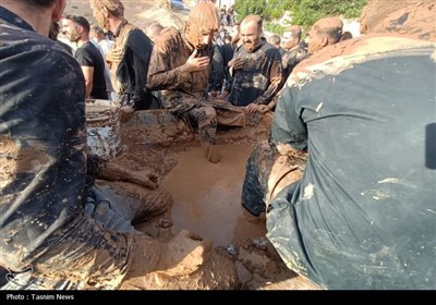 آیین کهن گل‌مالی در شهر بن