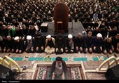 اقامه باشکوه نماز ظهر عاشورا در حرم حضرت معصومه(س)