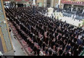 اقامه باشکوه نماز ظهر عاشورا در حرم حضرت معصومه(س)
