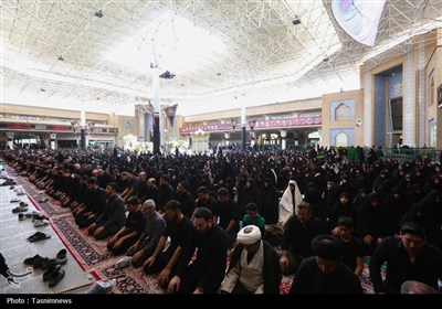 اقامه باشکوه نماز ظهر عاشورا در حرم حضرت معصومه(س)