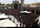 اقامه باشکوه نماز ظهر عاشورا در حرم حضرت معصومه(س)