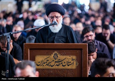 قرائت زیارت ناحیه مقدسه در مسجد جمکران