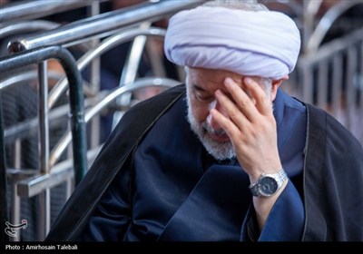 قرائت زیارت ناحیه مقدسه در مسجد جمکران
