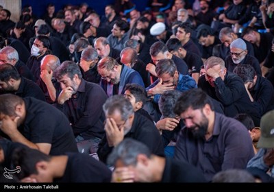 قرائت زیارت ناحیه مقدسه در مسجد جمکران