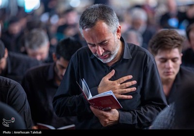 قرائت زیارت ناحیه مقدسه در مسجد جمکران