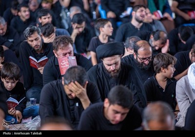 قرائت زیارت ناحیه مقدسه در مسجد جمکران