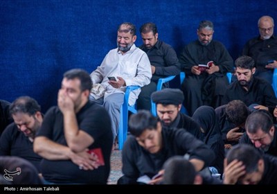 قرائت زیارت ناحیه مقدسه در مسجد جمکران