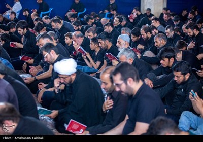 قرائت زیارت ناحیه مقدسه در مسجد جمکران