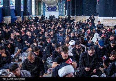 قرائت زیارت ناحیه مقدسه در مسجد جمکران